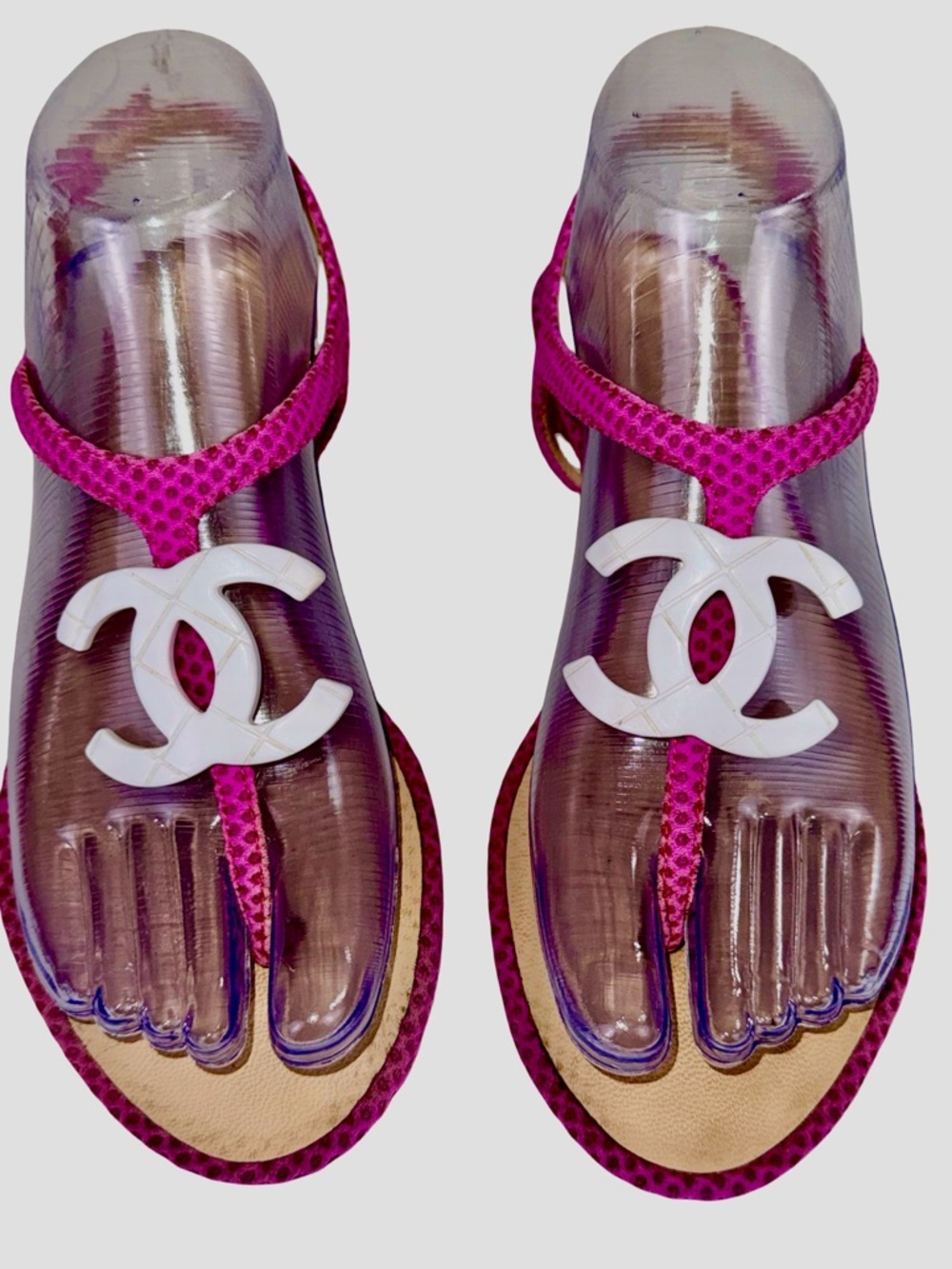 CHANEL FUCHSIA T-STRAP SANDALS WITH  WHITE CC LOGO MEDALLION - Picture 3 of 10